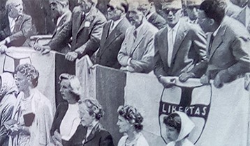 Fanfani guarda a Nenni